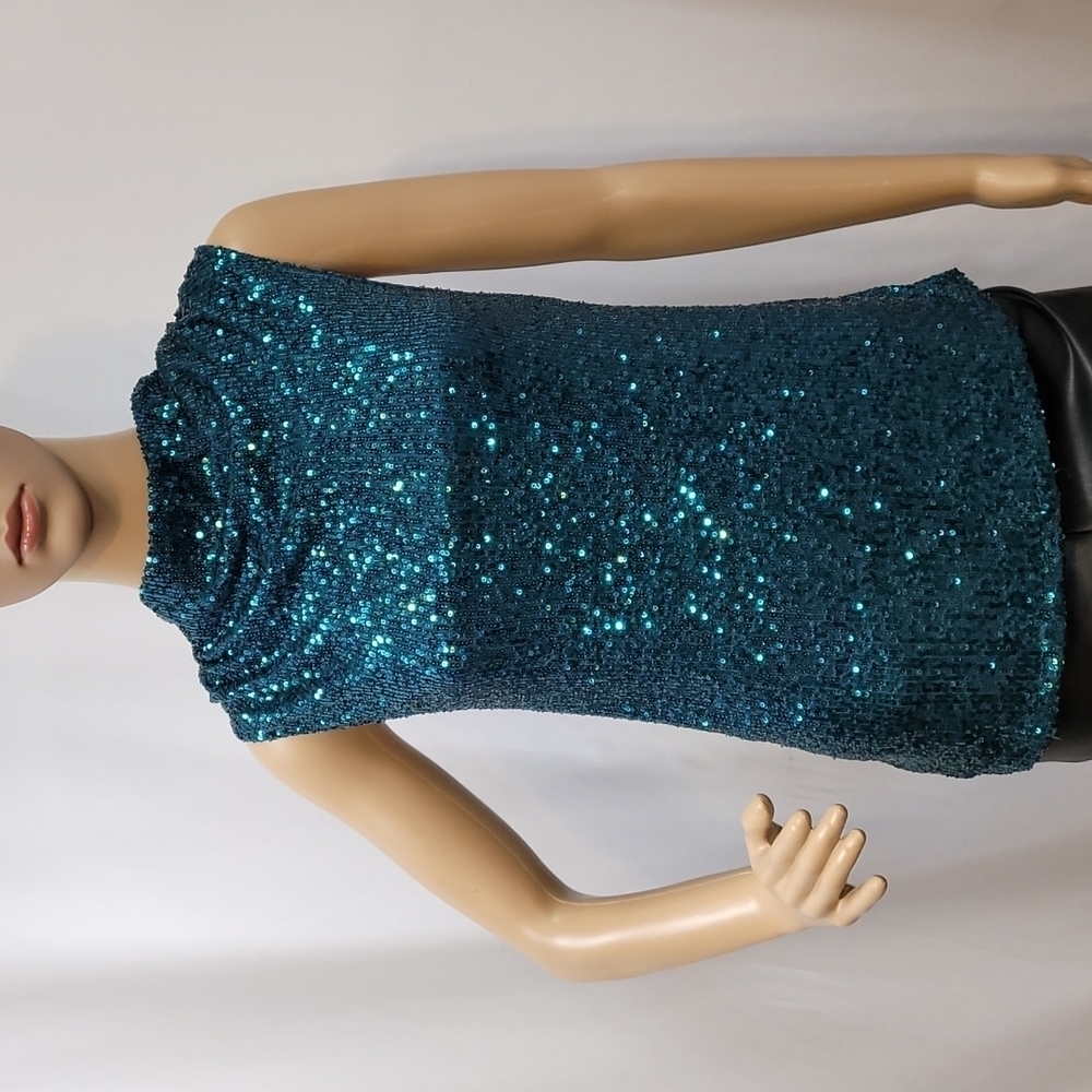 Cable and Gauge Draped Sequin Sleeveless Top - Picture 4 of 8